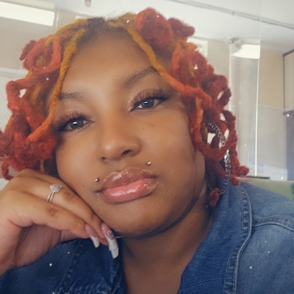 Meet your Posher, MissShay💅😍🛍 - Picture 1 of 2